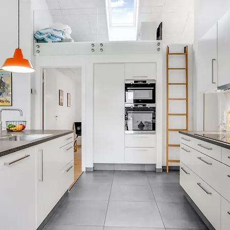 Erlinda - 300m From The Sea By Interhome