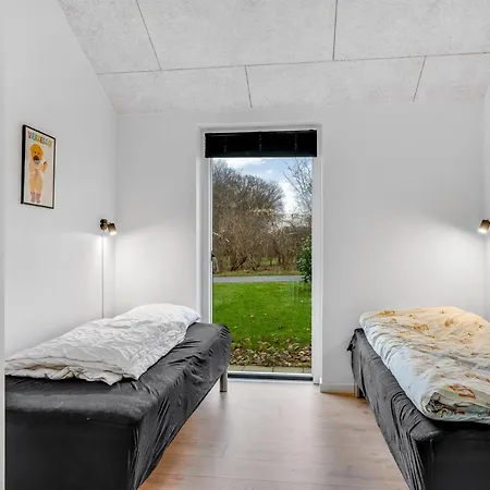 Erlinda - 300m From The Sea By Interhome